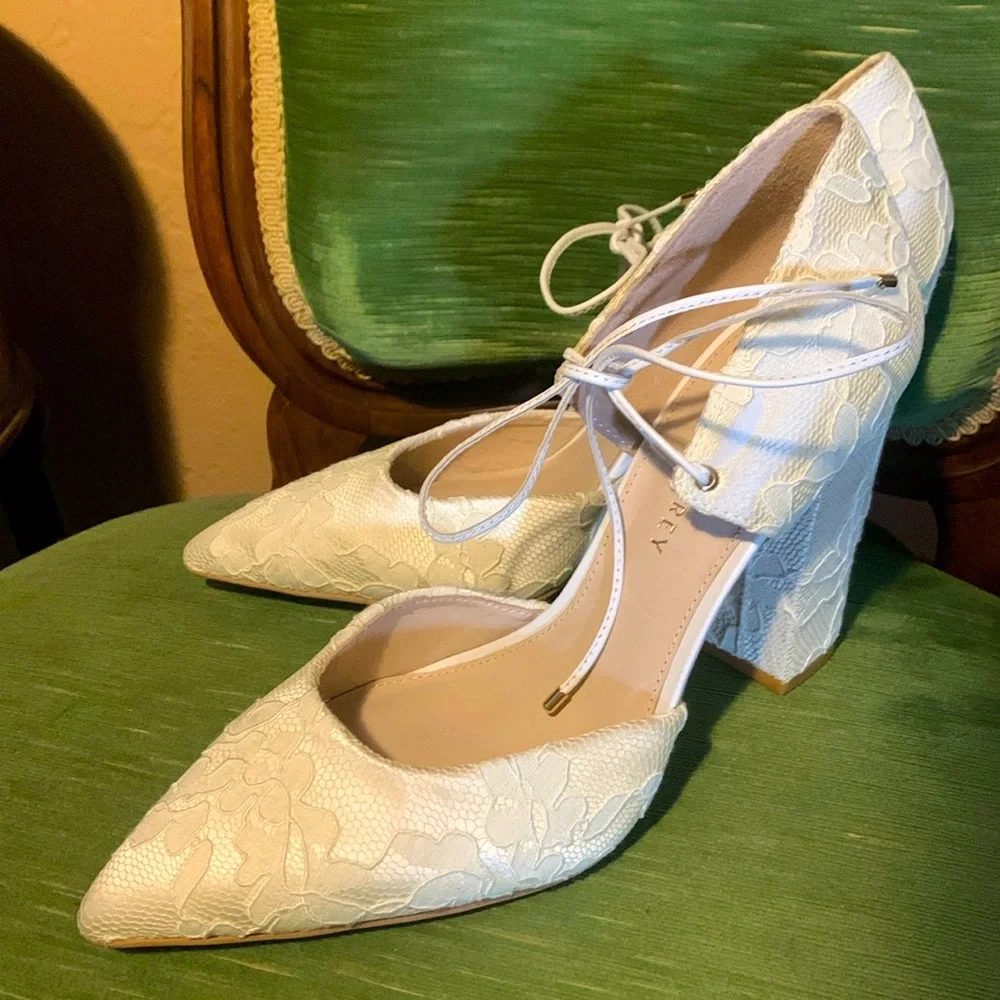 Shoes of Prey White Lace Heels.  Sz 8_4